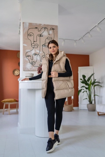 A wholesale clothing model wears  Hooded Inflatable Vest - Beige
, Turkish wholesale Vest of Elisa