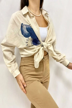 A wholesale clothing model wears ELS10032 - Stone Embroidered Linen Shirt - Beige, Turkish wholesale Shirt of Elisa