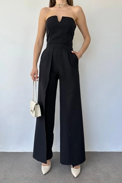 A wholesale clothing model wears ELS10151 - Slit Detailed Strapless Jumpsuit - Black, Turkish wholesale Jumpsuit of Elisa