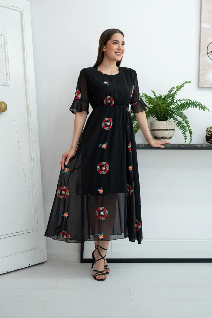 A wholesale clothing model wears ELS10172 - Embroidered Chiffon Dress - Black, Turkish wholesale Dress of Elisa