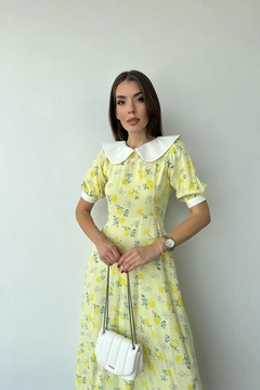 A wholesale clothing model wears ELS10113 - Bib Collar Floral Pattern Dress - Yellow, Turkish wholesale Dress of Elisa