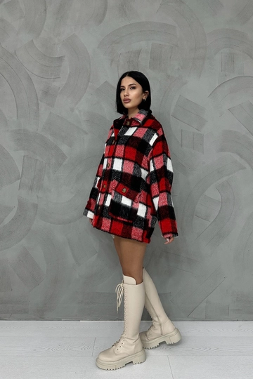 A wholesale clothing model wears  Buttoned Plaid Women's Coat - Red
, Turkish wholesale Coat of Elisa