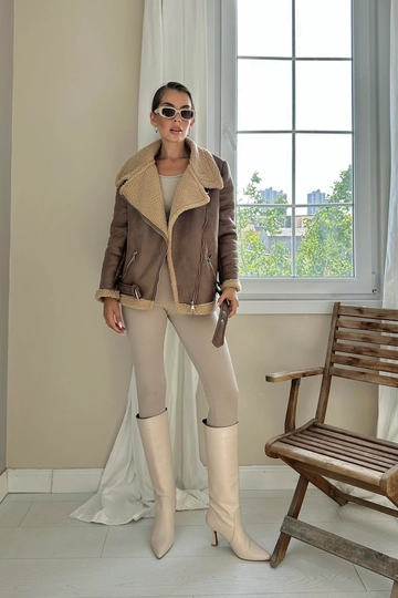 A wholesale clothing model wears  Fur Jacket With Epaulettes - Tan
, Turkish wholesale Jacket of Elisa
