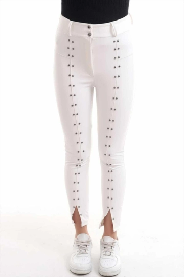 A wholesale clothing model wears  Stone Embroidered Leather Leggings - White
, Turkish wholesale Leggings of Elisa