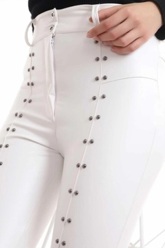 A wholesale clothing model wears els11081-stone-embroidered-leather-leggings-white, Turkish wholesale Leggings of Elisa