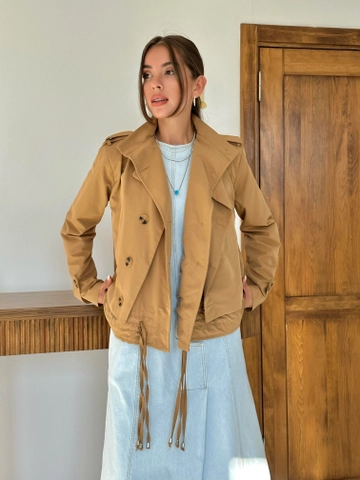 A wholesale clothing model wears  Short Double Layer Jacket - Camel
, Turkish wholesale Jacket of Elisa