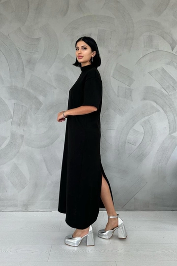 A wholesale clothing model wears  Slit Detailed Collar Dress - Black
, Turkish wholesale Dress of Elisa