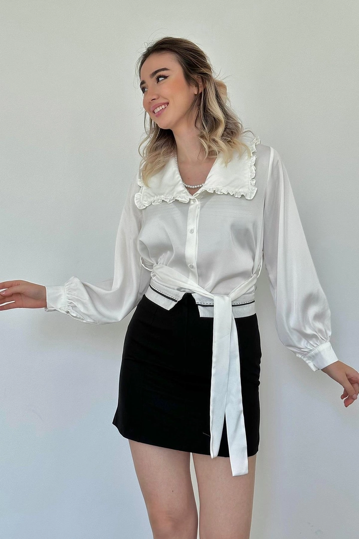 A wholesale clothing model wears els11123-satin-shirt-with-frilly-collar-belt-white, Turkish wholesale Tunic of Elisa