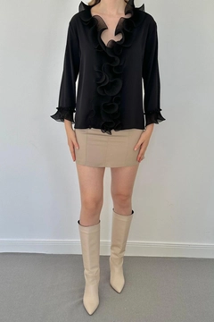 A wholesale clothing model wears els11275-shirt-with-flounce-collar-black, Turkish wholesale Tunic of Elisa