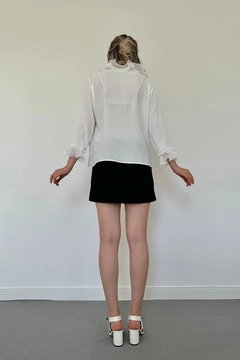 A wholesale clothing model wears els11276-shirt-with-flounce-collar-white, Turkish wholesale Tunic of Elisa