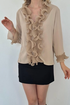 A wholesale clothing model wears els11277-shirt-with-flounce-collar-beige, Turkish wholesale Tunic of Elisa
