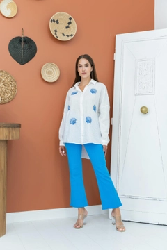 A wholesale clothing model wears els11284-shell-patterned-shirt-white, Turkish wholesale Tunic of Elisa