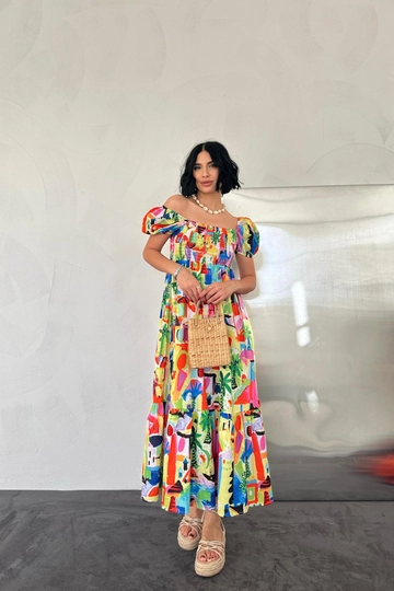 Una modella di abbigliamento all'ingrosso indossa  Abito floreale con scollo quadrato - Giallo
, vendita all'ingrosso turca di Vestito di Elisa