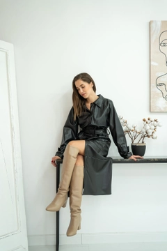 A wholesale clothing model wears els11444-leather-topcoat-black, Turkish wholesale Trenchcoat of Elisa