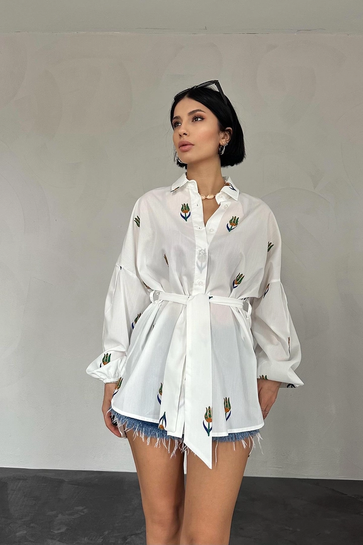 A wholesale clothing model wears els11566-voile-length-embroidery-belted-shirt-green, Turkish wholesale Tunic of Elisa