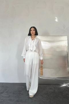 A wholesale clothing model wears els11514-cruz-front-gathered-shirt-white, Turkish wholesale Tunic of Elisa