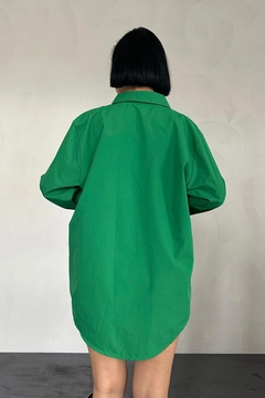 A wholesale clothing model wears els11663-poplin-shirt-emerald, Turkish wholesale Tunic of Elisa