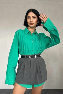A wholesale clothing model wears els11678-poplin-shirt-green, Turkish wholesale Tunic of Elisa