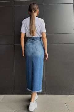 A wholesale clothing model wears els11761-slit-denim-skirt-blue, Turkish wholesale Skirt of Elisa