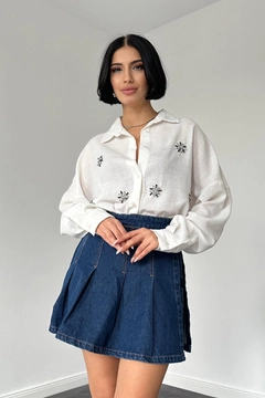 A wholesale clothing model wears els11856-stone-embroidered-shirt-white, Turkish wholesale Tunic of Elisa