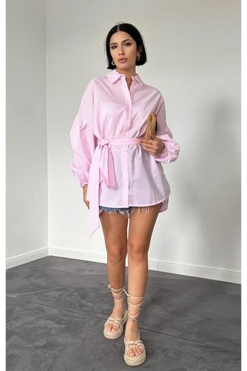 A wholesale clothing model wears  Striped Poplin Belted Shirt - Pink
, Turkish wholesale Tunic of Elisa
