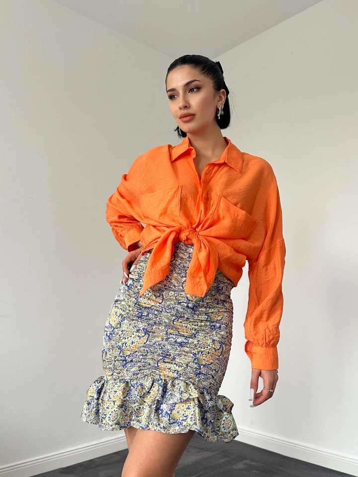 A wholesale clothing model wears els11975-classic-pattern-double-pocket-sleeves-gathered-shirt-orange, Turkish wholesale Shirt of Elisa