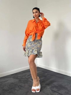 A wholesale clothing model wears els11975-classic-pattern-double-pocket-sleeves-gathered-shirt-orange, Turkish wholesale Shirt of Elisa