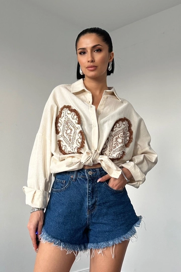 A wholesale clothing model wears  Honeycomb Stone Pattern Embroidery Detailed Shirt - Beige
, Turkish wholesale Shirt of Elisa