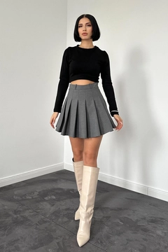 A wholesale clothing model wears els11938-pleated-skirt-with-shorts-gray, Turkish wholesale Skirt of Elisa