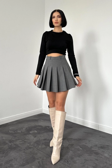 A wholesale clothing model wears  Pleated Skirt With Shorts - Gray
, Turkish wholesale Skirt of Elisa
