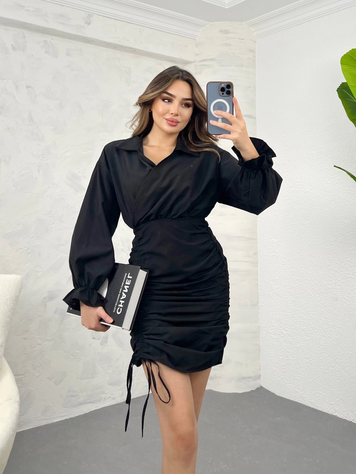 Ein Bekleidungsmodell aus dem Großhandel trägt ELO10001 - Pleated Dress - Black, türkischer Großhandel Kleid von Ello