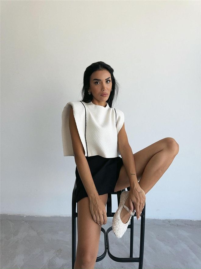 Ello Camicetta Corta Imbottita Con Dettagli Piping Bianca Abbigliamento all'ingrosso Formale
