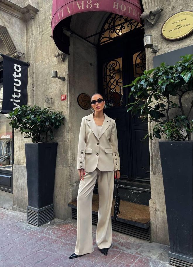 Ello Dreiteiliger Anzug Mit Blazerjacke – Beige Großhandelskleidung Formal