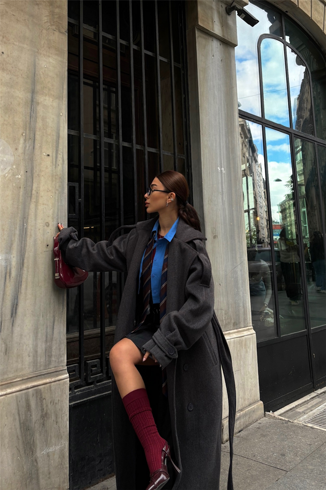 ESPADA Szary Elegancki Owijany Długi Płaszcz Oversize Z Wyciętym Kołnierzem Hurtowa sprzedaż odzieży Praca