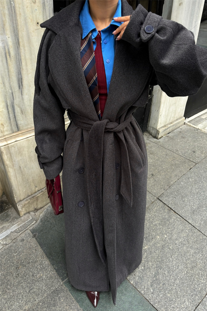 ESPADA Szary Elegancki Owijany Długi Płaszcz Oversize Z Wyciętym Kołnierzem Hurtowa sprzedaż odzieży Bez tkaniny