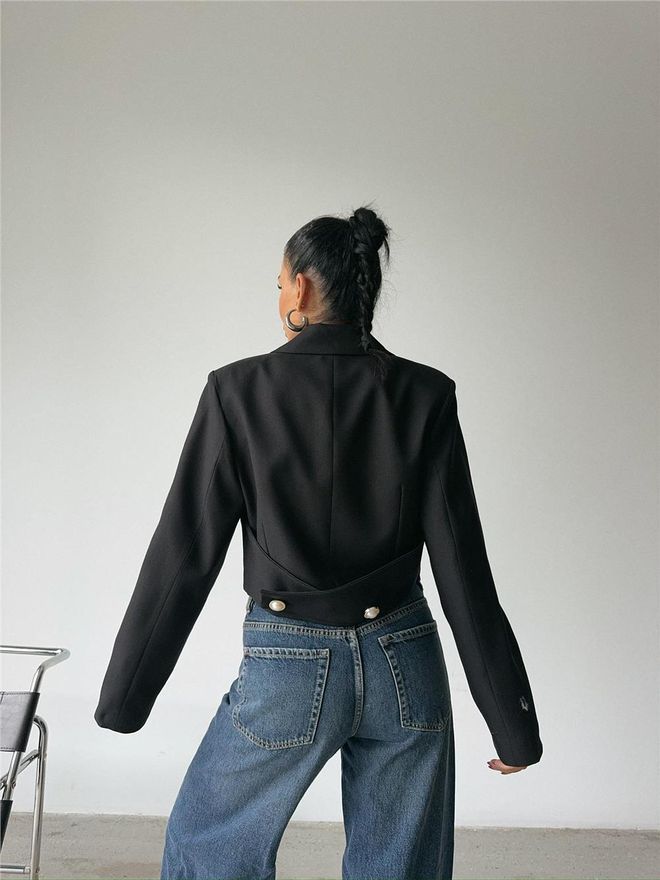 Ello Chaqueta Corta Con Detalle De Botón De Perlas En La Espalda Negro Ropa al por mayor 11