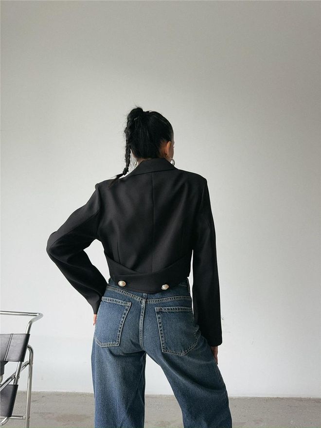 Ello Chaqueta Corta Con Detalle De Botón De Perlas En La Espalda Negro Ropa al por mayor 10