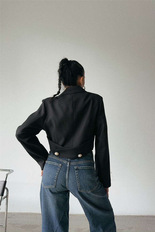 Ello Chaqueta Corta Con Detalle De Botón De Perlas En La Espalda Negro Ropa al por mayor Otoño