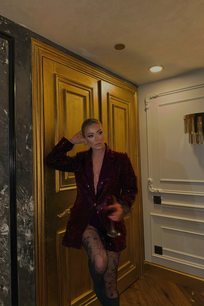 Ello سترة بليزر مطرزة أحمر كلاريت ملابس بالجملة لا يوجد قماش