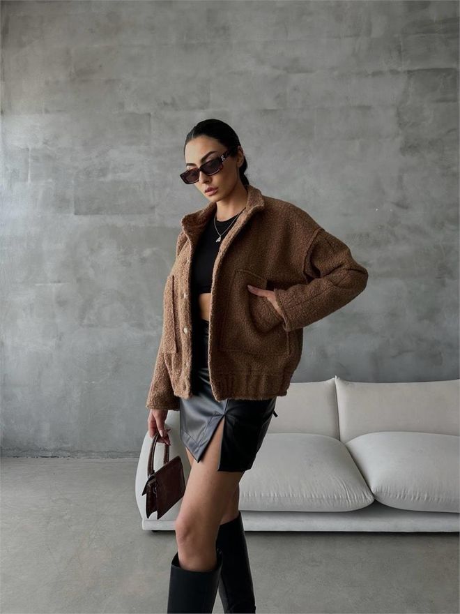 Ello „Buklet College Coat Brown“. Didmeninė prekyba drabužiais Kokteilinė