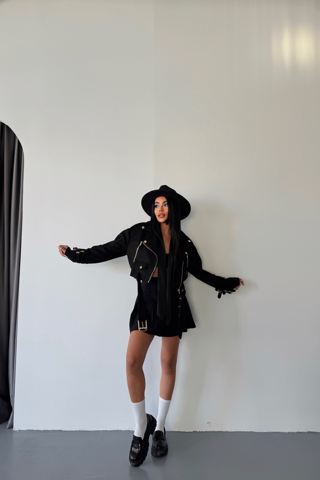 Ello Schwarze Crop Jacke Mit Gürteldetail Und Ärmeln Großhandelskleidung Lässig