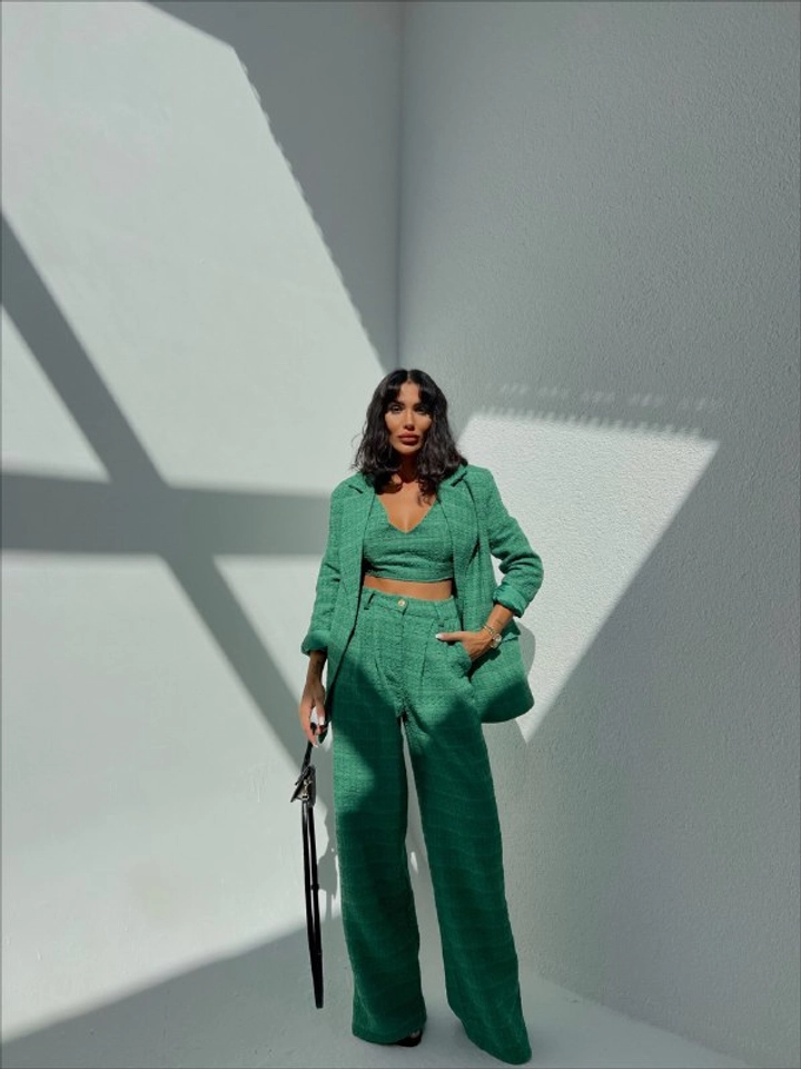 Una modella di abbigliamento all'ingrosso indossa 25469 - Suit - Green, vendita all'ingrosso turca di Abito di Ello