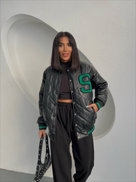 A model wears 33260 - Coat - Black, wholesale Coat of Ello to display at Lonca