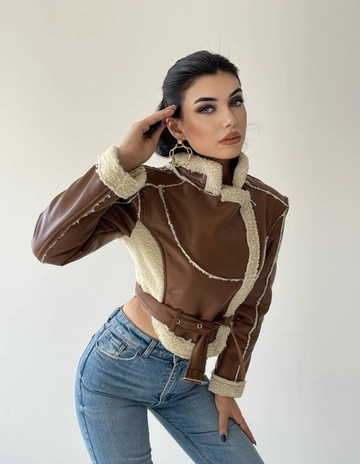 A wholesale clothing model wears  Short Fleece Jacket - Brown
, Turkish wholesale Jacket of Etika