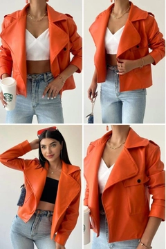 Ein Bekleidungsmodell aus dem Großhandel trägt 29602 - Jacket - Orange, türkischer Großhandel Jacke von Etika