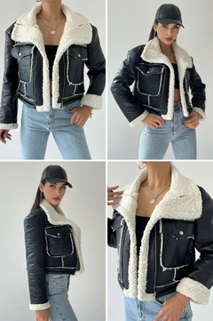 Ένα μοντέλο χονδρικής πώλησης ρούχων φοράει 30836 - Jacket - Black, τούρκικο Μπουφάν χονδρικής πώλησης από Etika
