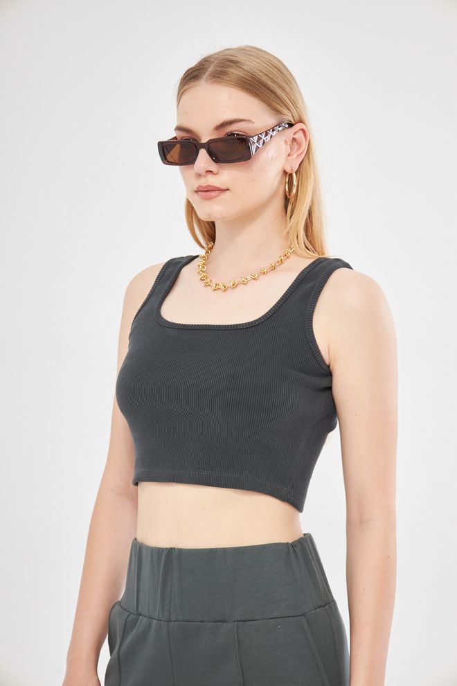 Evable Nena Strappy Cotton Crop Top Σε Χακί Χονδρικό εμπόριο ενδυμάτων Αθλητικό