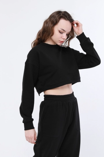 A wholesale clothing model wears  Crew Neck Crop Sweatshirt - Black
, Turkish wholesale Crop Top of Evable