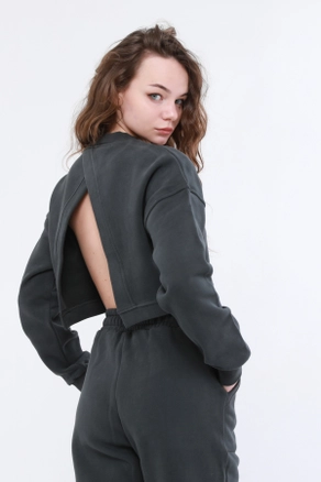 A model wears 44271 - Cross Crop Sweatshirt - Khaki, wholesale Sweatshirt of Evable to display at Lonca