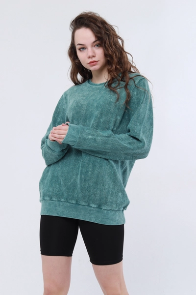 A model wears 44474 - Noh001 Woman Sweatshirt - Green, wholesale Sweatshirt of Evable to display at Lonca